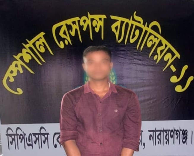 *দিনাজপুরের চিরিরবন্দরে বিধবা নারীকে গণধর্ষণের অভিযোগে দায়েরকৃত মামলার প্রধান অভিযুক্ত চাচা শ্বশুরকে নারায়ণগঞ্জ থেকে গ্রেফতার করেছে এসআরবি।*