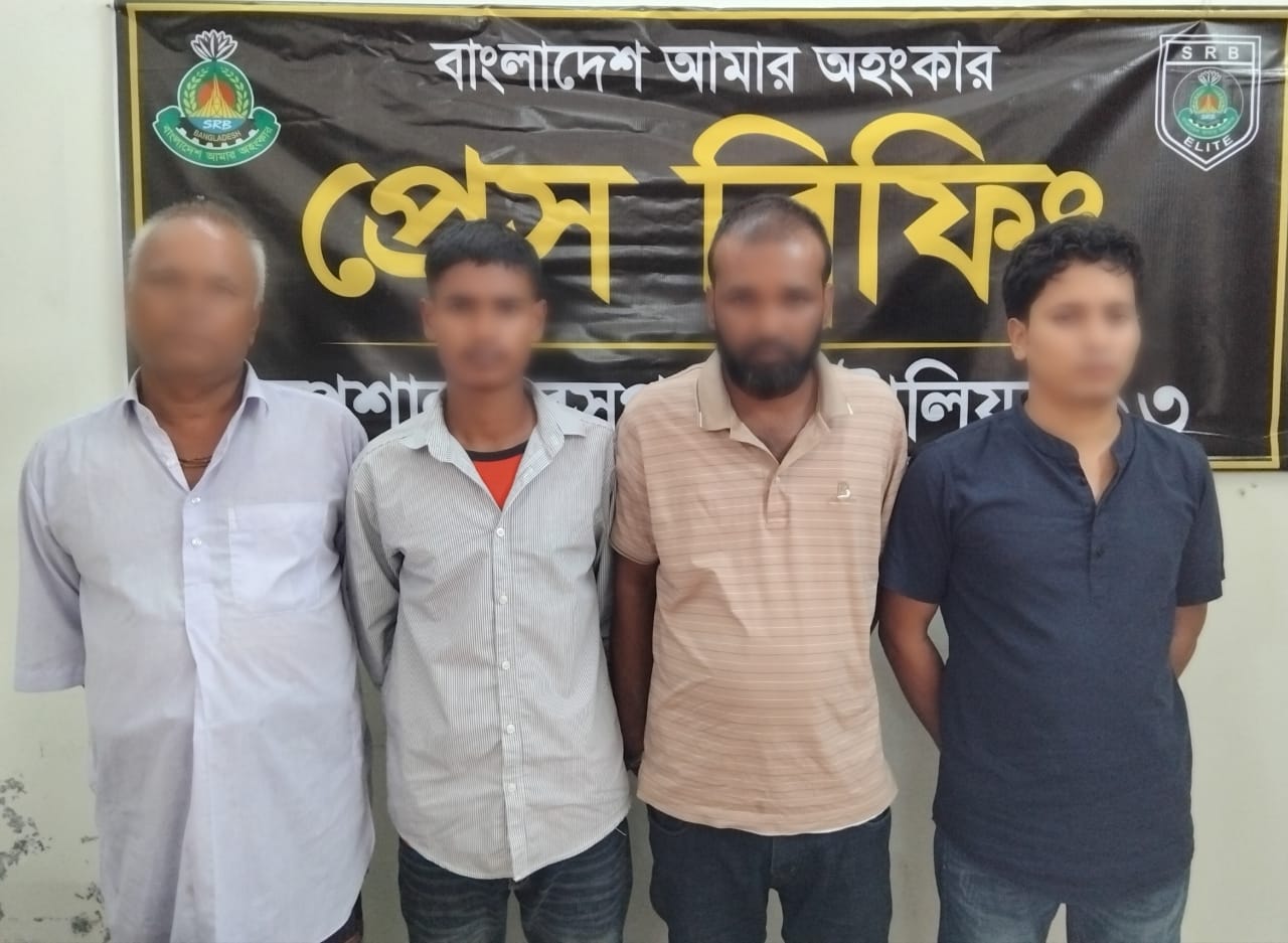 *লালমনিরহাট ও রংপুরে এসআরবি-১৩ এর মাদকবিরোধী অভিযান; ৩৮৫ পিস ইয়াবা ও সাড়ে ৩ কেজি গাঁজাসহ ৫ জন গ্রেফতার।*