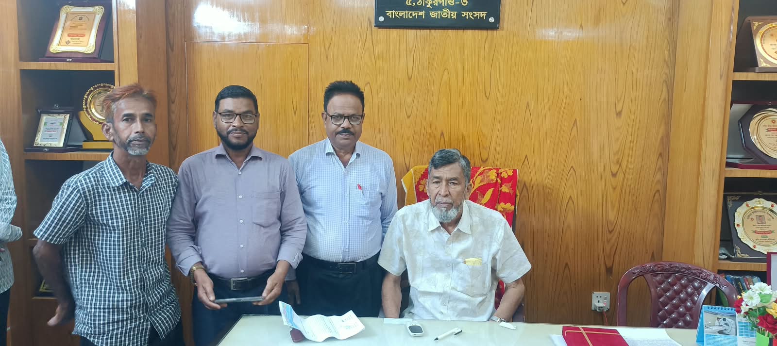রাণীশংকৈলে শারদীয় দুর্গাপূজা নিয়ে এমপি মহোদয়ের সঙ্গে দুর্গাপূজা উপলক্ষে উপজেলা প্রেসক্লাবের আলোচনা।