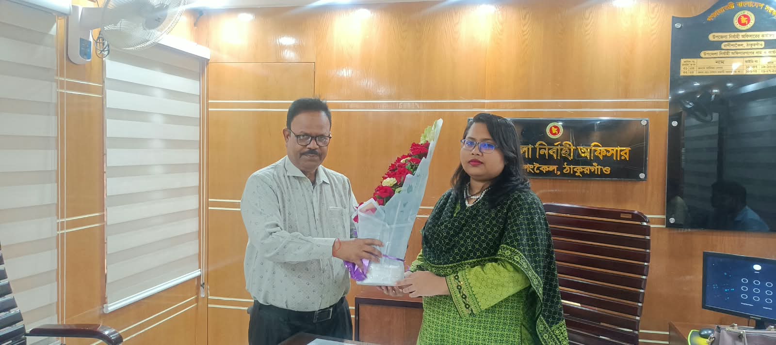 রাণীশংকৈল ইউএনও’র সঙ্গে উপজেলা প্রেসক্লাব সাধারণ সম্পাদকের সৌজন্য সাক্ষাৎ